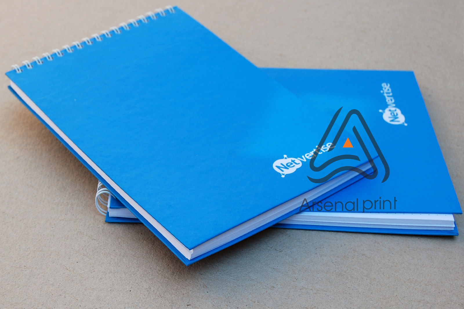 zakazat-bloknot-tverdiy-pereplet