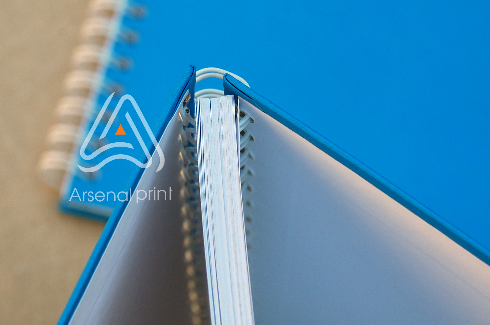 bloknot prugina tverdaya oblogka