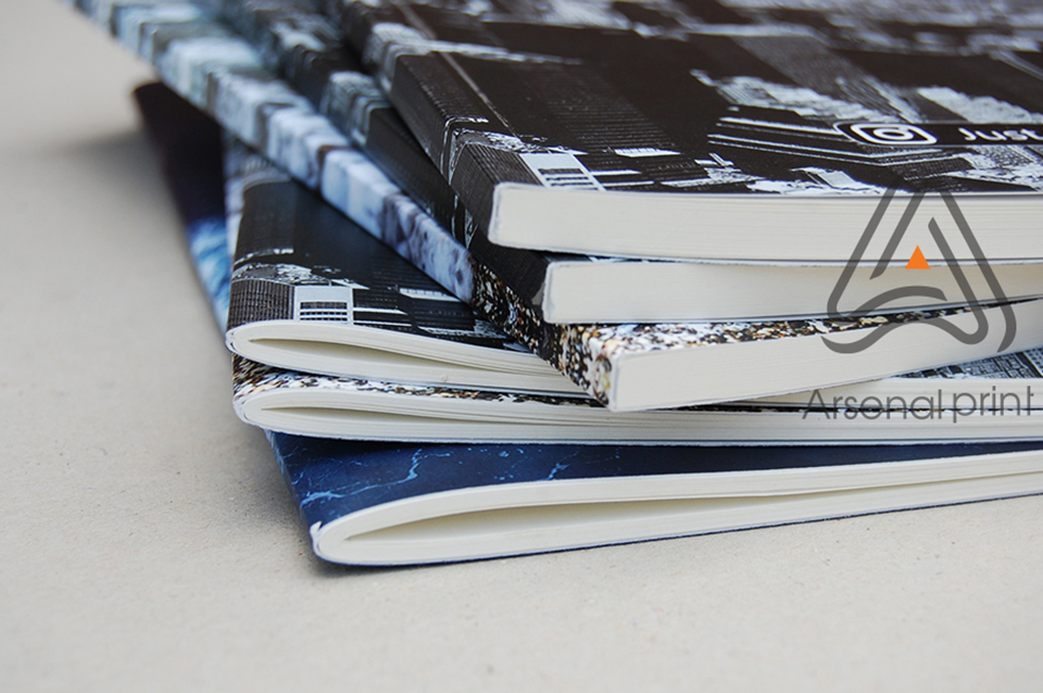 Зошити на скобах, пружині