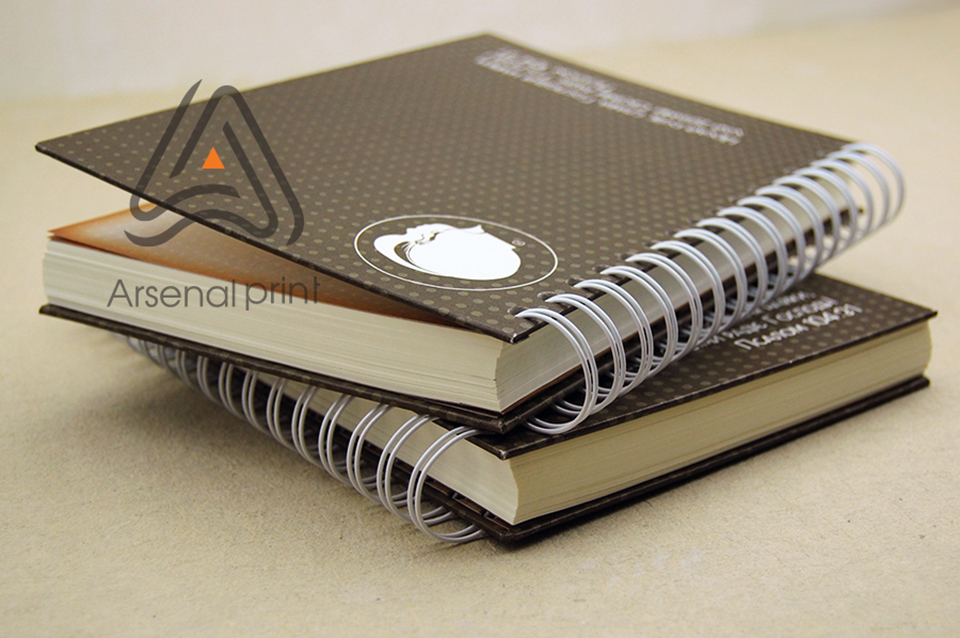 Блокнот з твердою палітуркою, на пружині