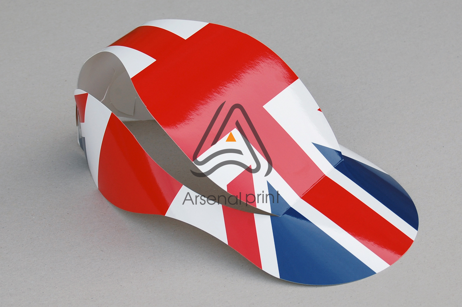 kartonnaya-kepka-zakazat