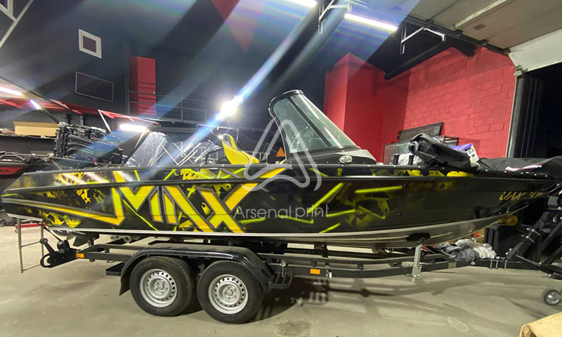 Замовити поклейку плівкою лодки