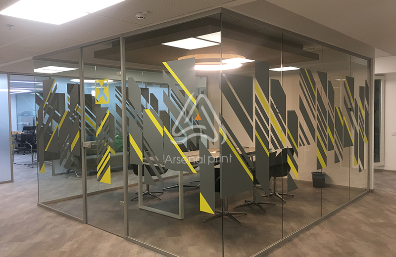 Поклейка офіса плівкою