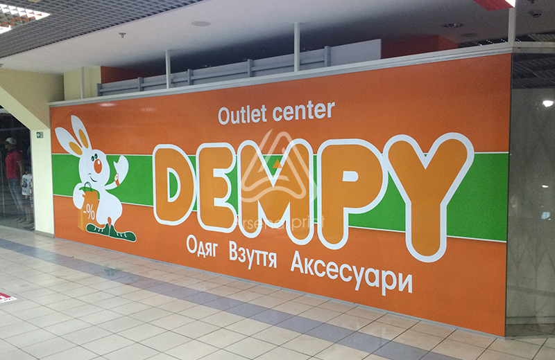 Реклама поклейка вітрин