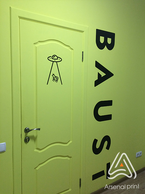 Оклейка і оформлення стін