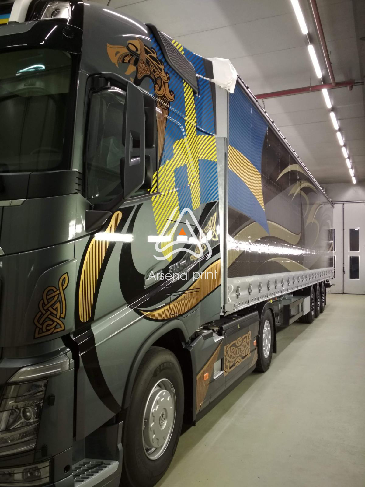 reklamnaya-pokleyka-grusovikov