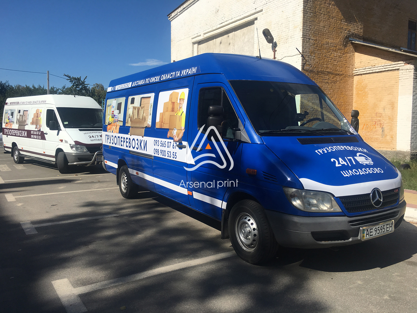 mikroavtobus-obkleyka-reklama