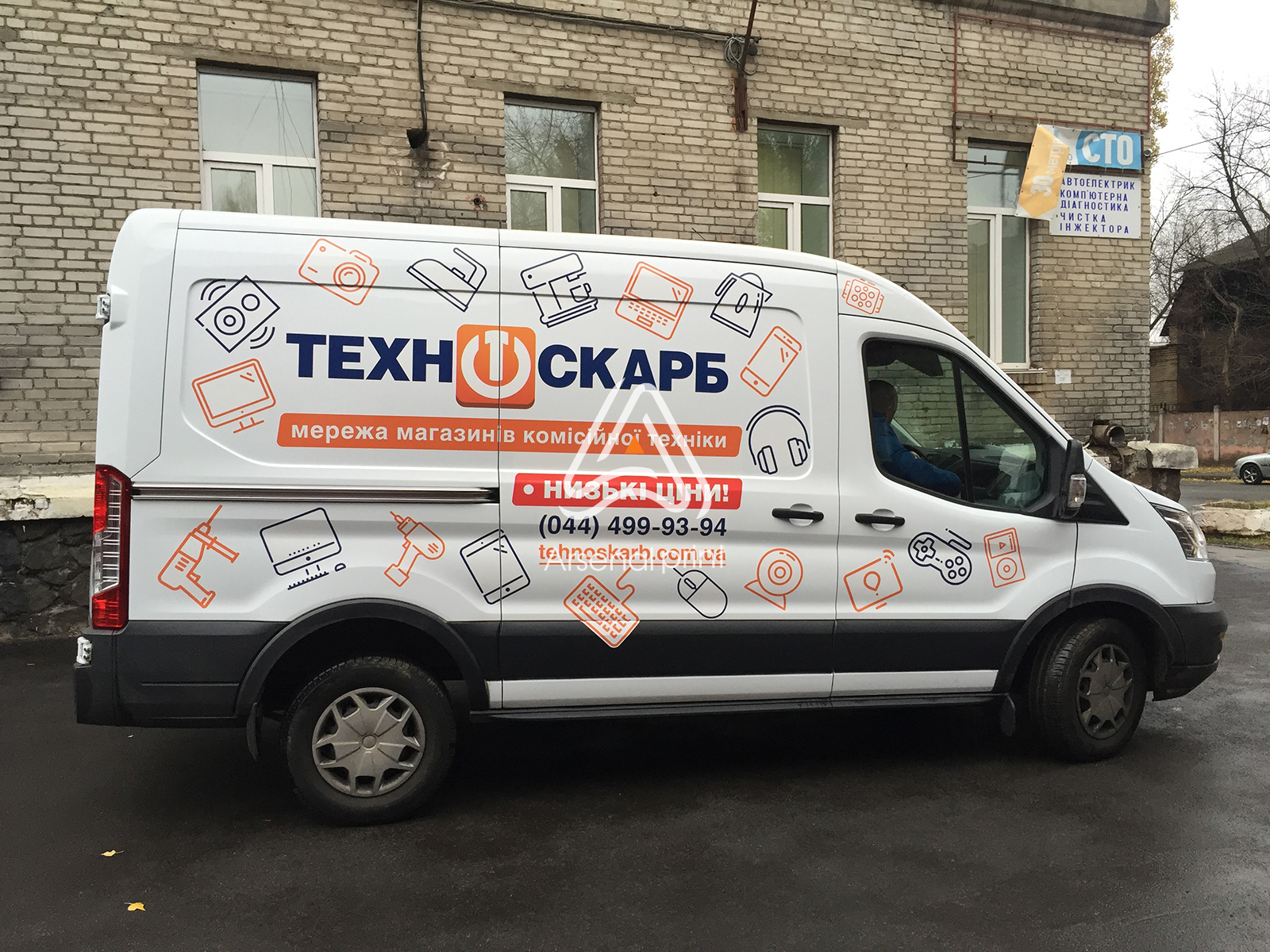 mikroavtobus-pokleyka-plenkoy