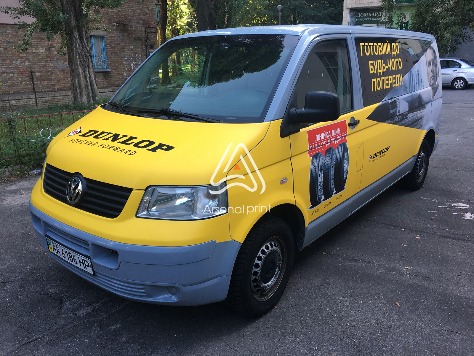 mikroavtobus-polnaya-pokleyka-plenkami