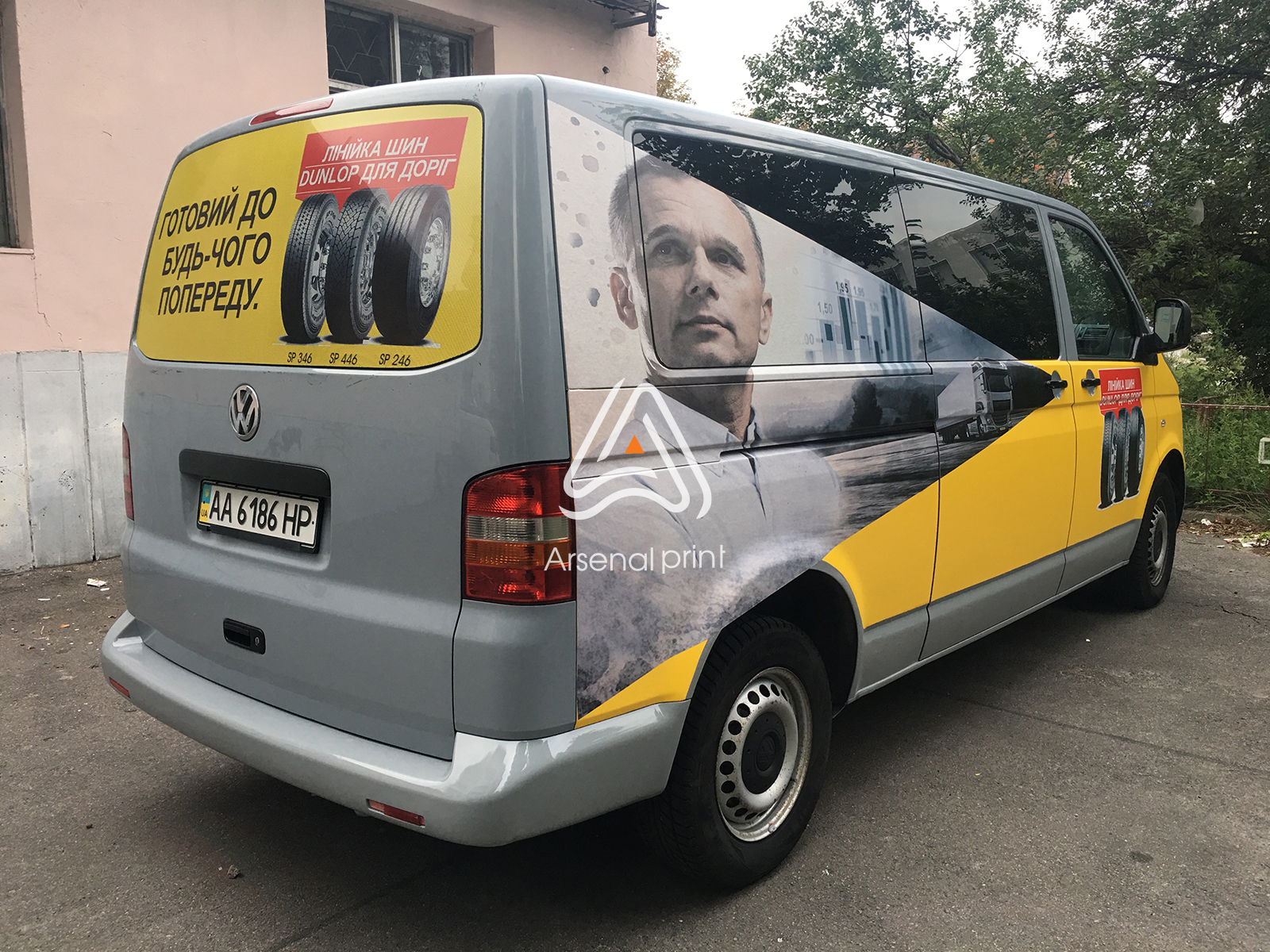 mikroavtobus-zakazat-pokleyku-plenkoy