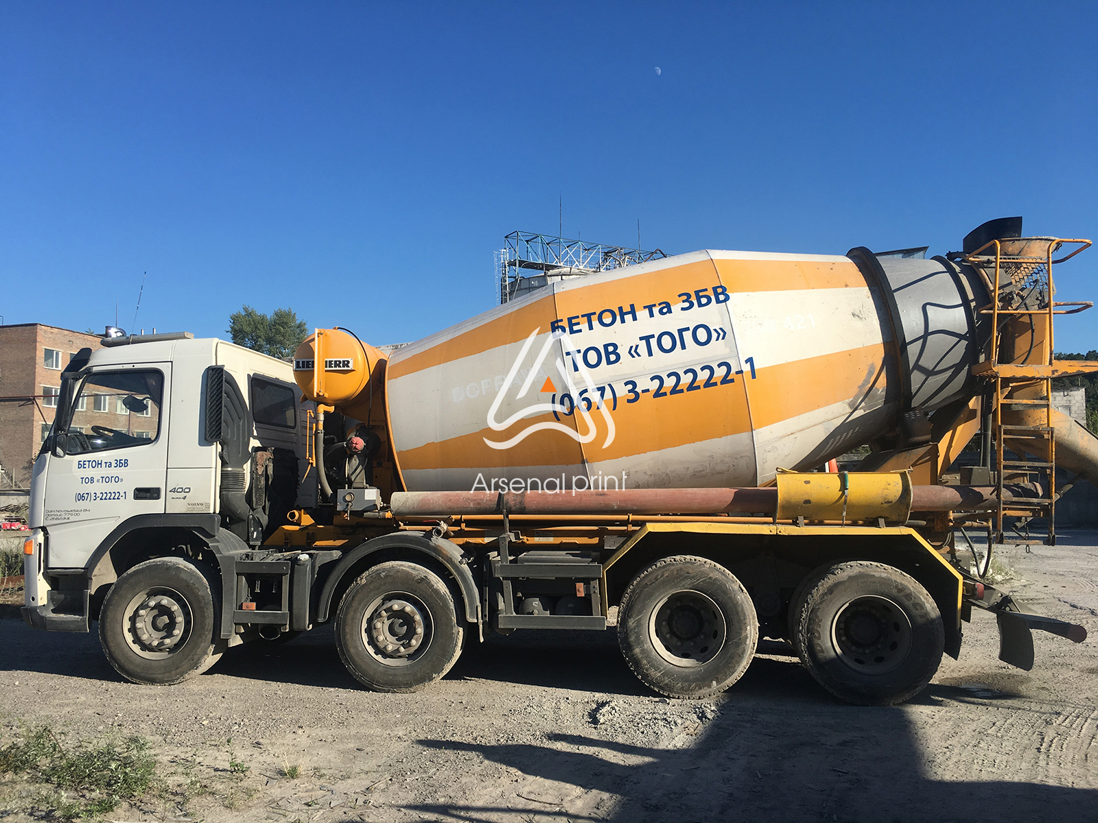 okleyka-plenkoy-betonovosa-miksera