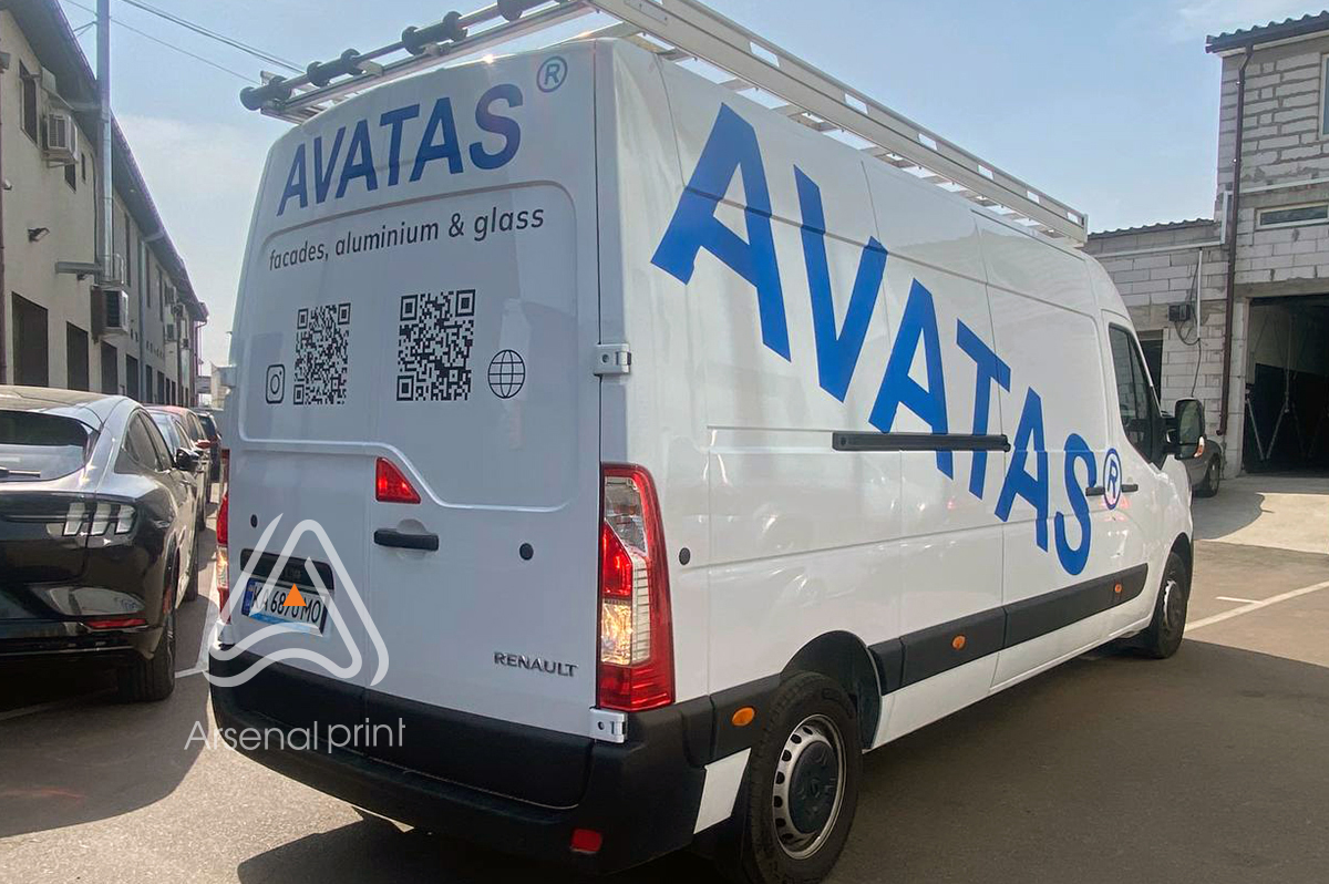 Поклейка плівкою оракал реклами на мікроавтобус