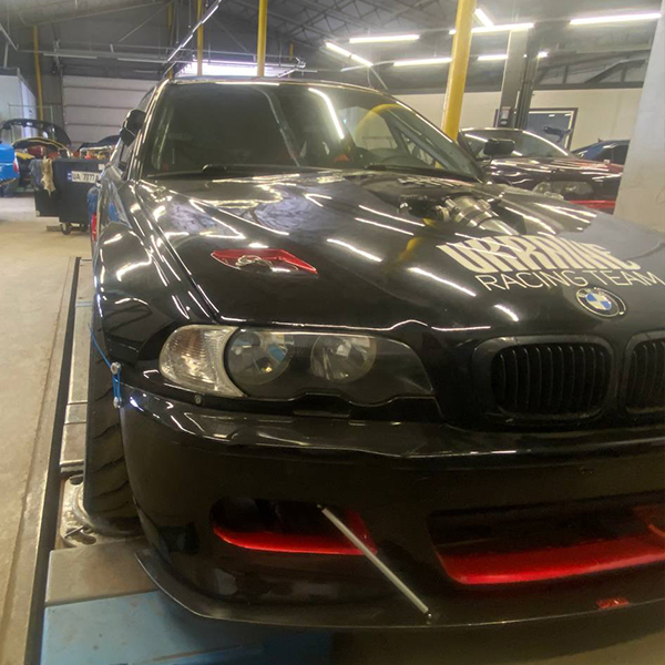 Наліпки на бмв