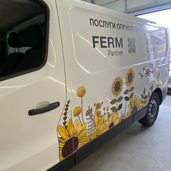 Оклейка реклами і інформації на автомобіль