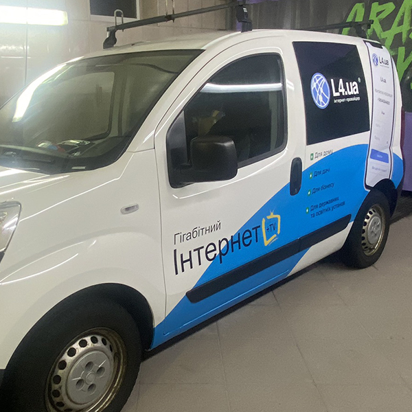 Послуги поклейки авто -реклама на авто