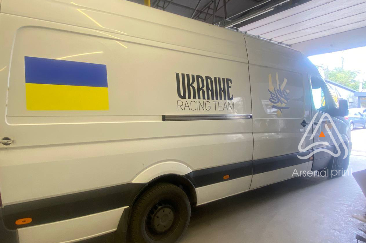 Спрінтер -поклейка плівкою