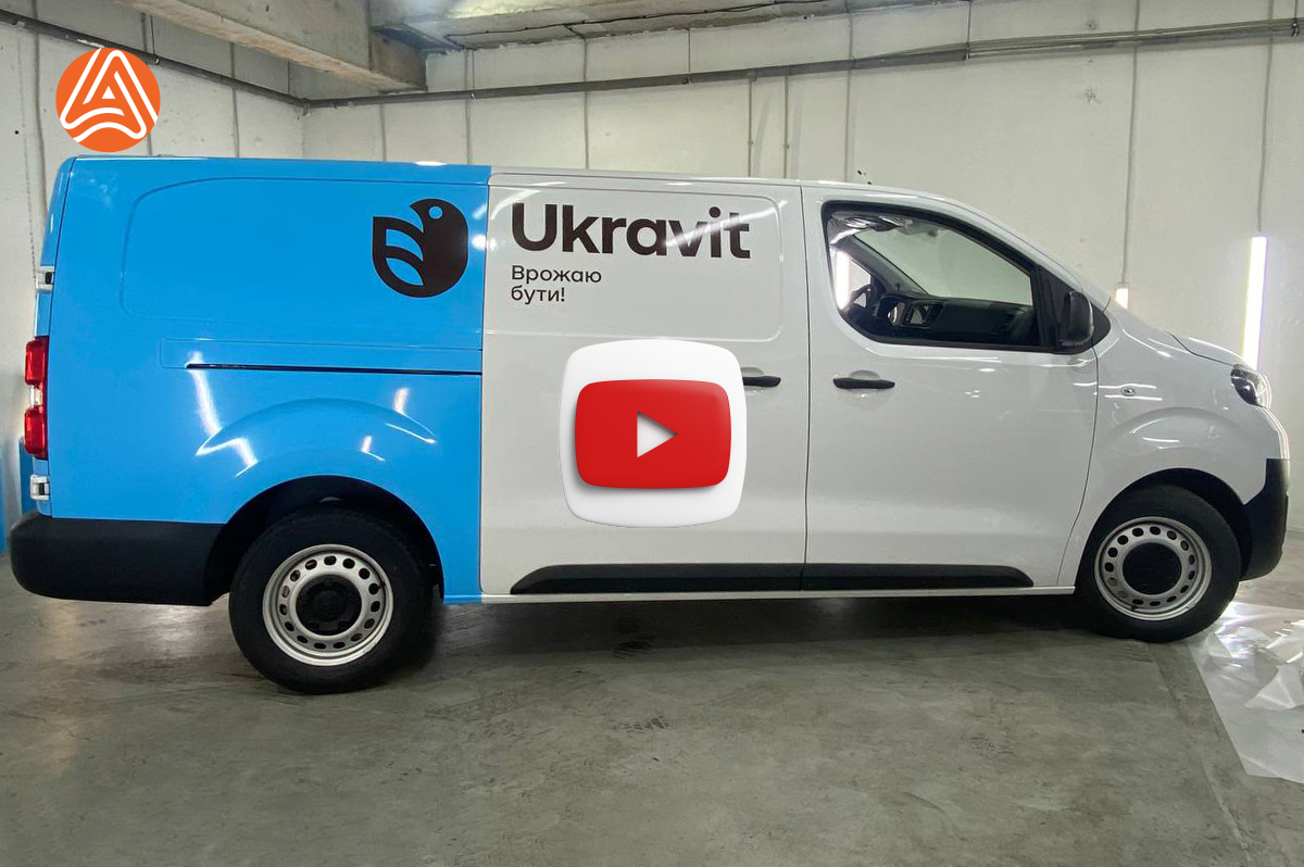 Рекламна поклейка і брендування авто кольоровою плівкою