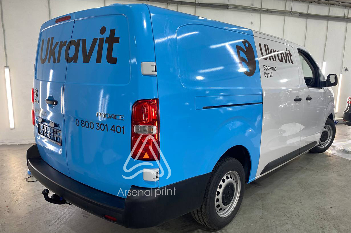 Оклейка реклами на авто -Кольорова плівка оракал