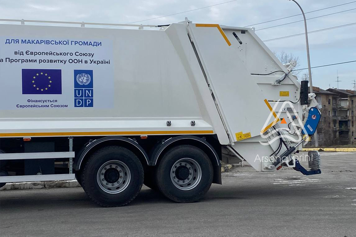 Друк наліпок і поклейка авто