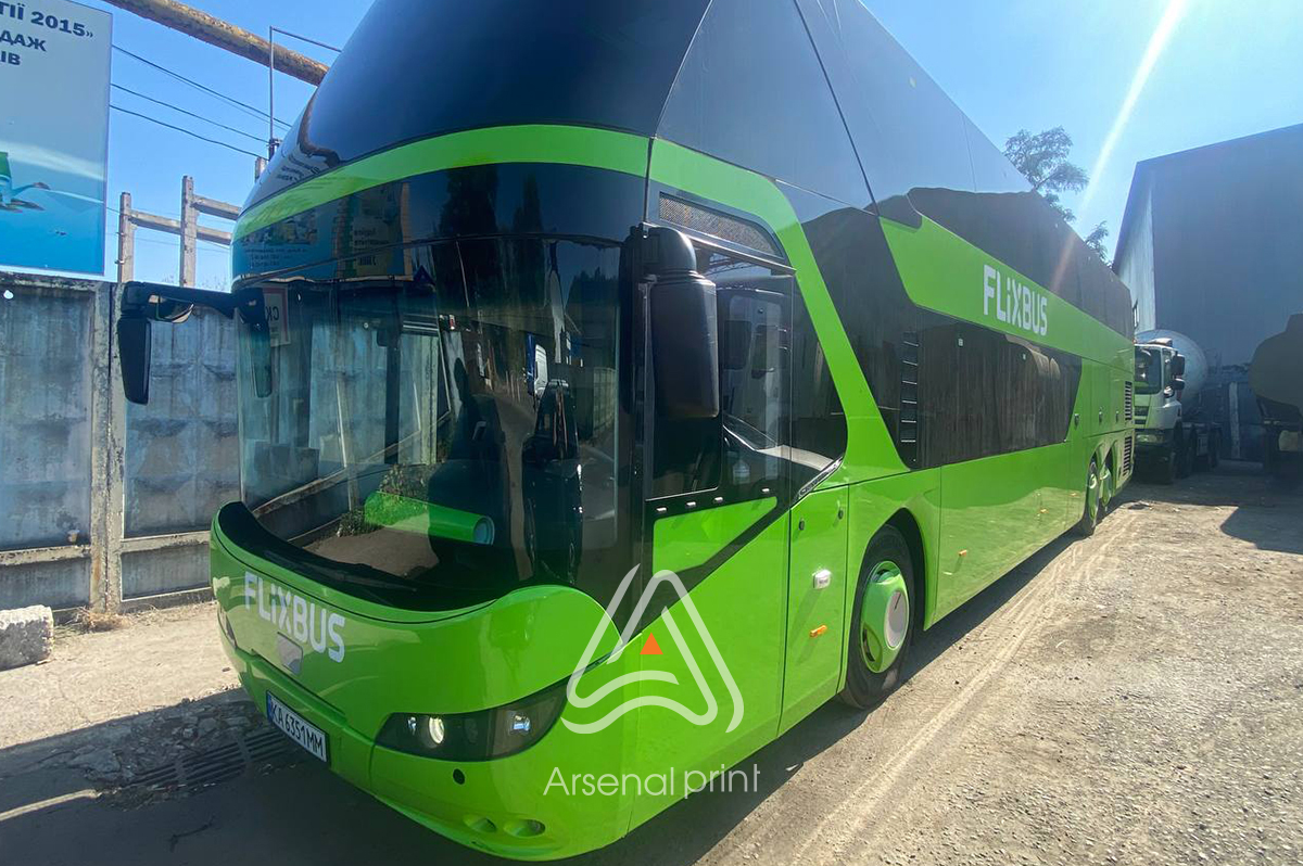 Поклейка реклами на автобус - замовити