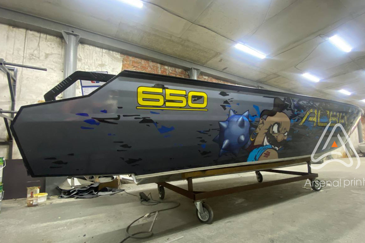 Поклейка лодки плівкою