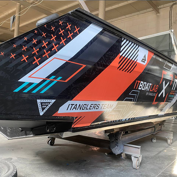 Поклейка лодки - кольорова плівка