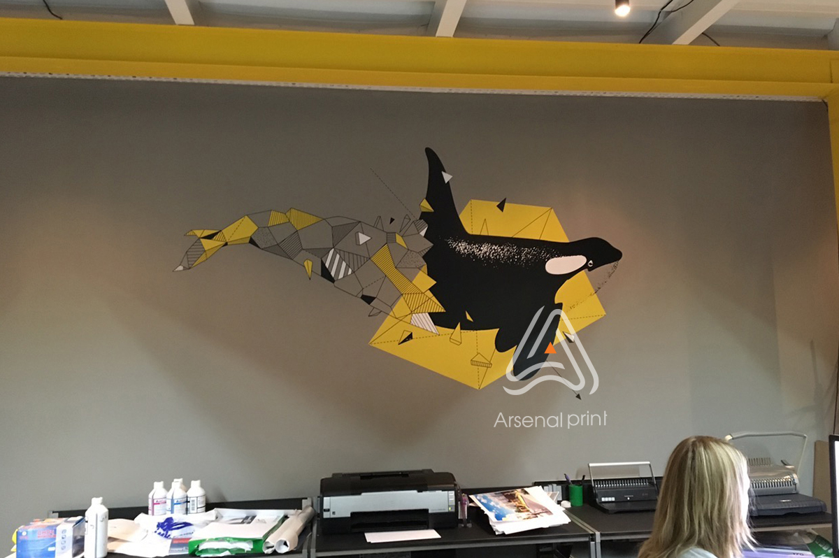 Поклейка плівкою стін в офісі