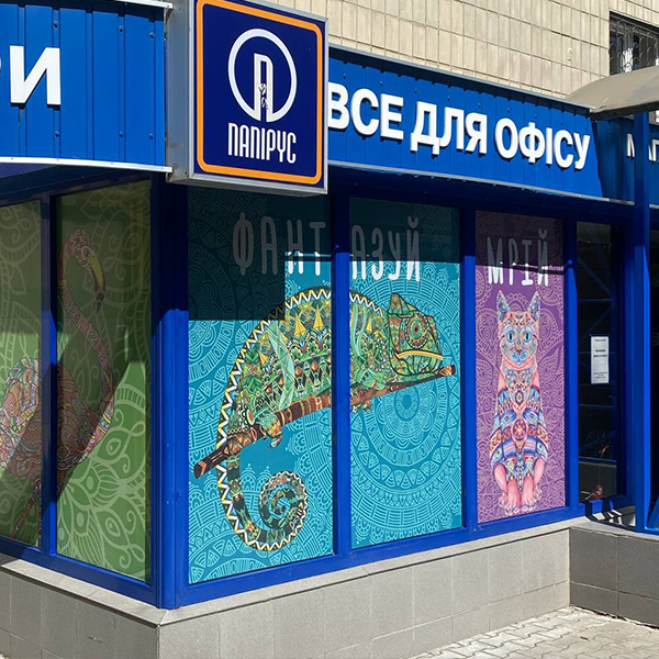 Поклейка рекламна вітрини