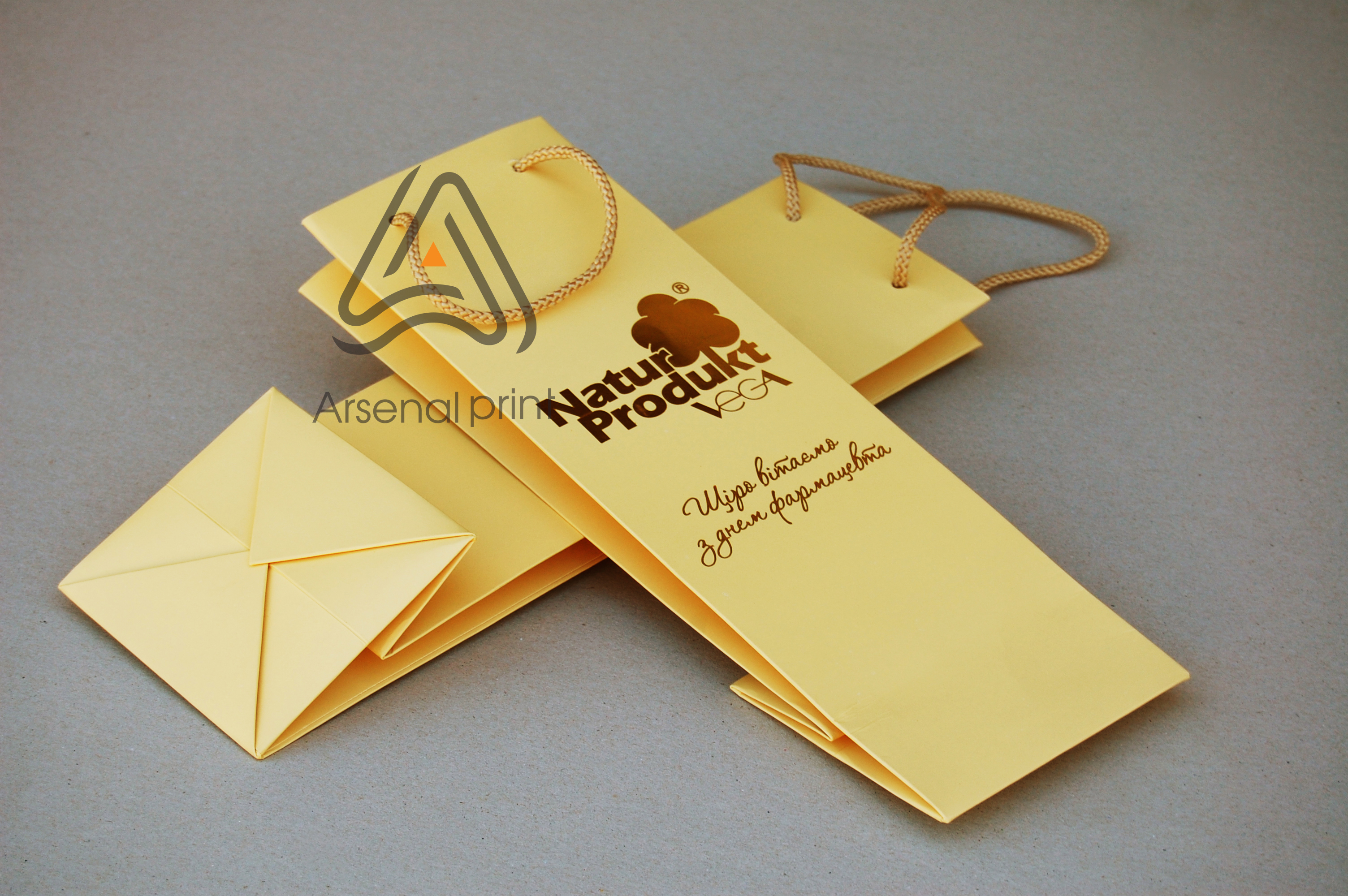 paket s tisneniyem