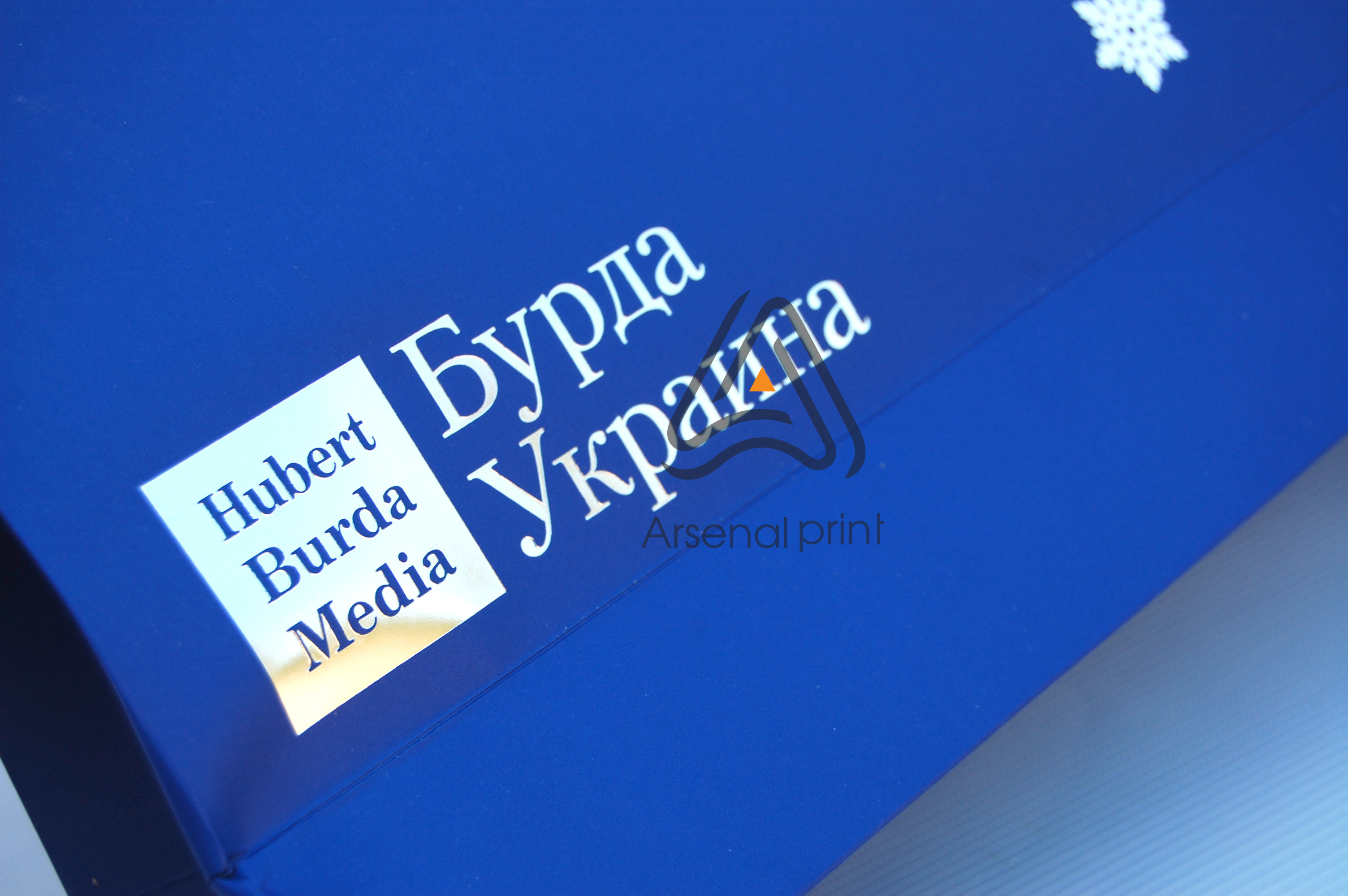 pakety tisneniye logo