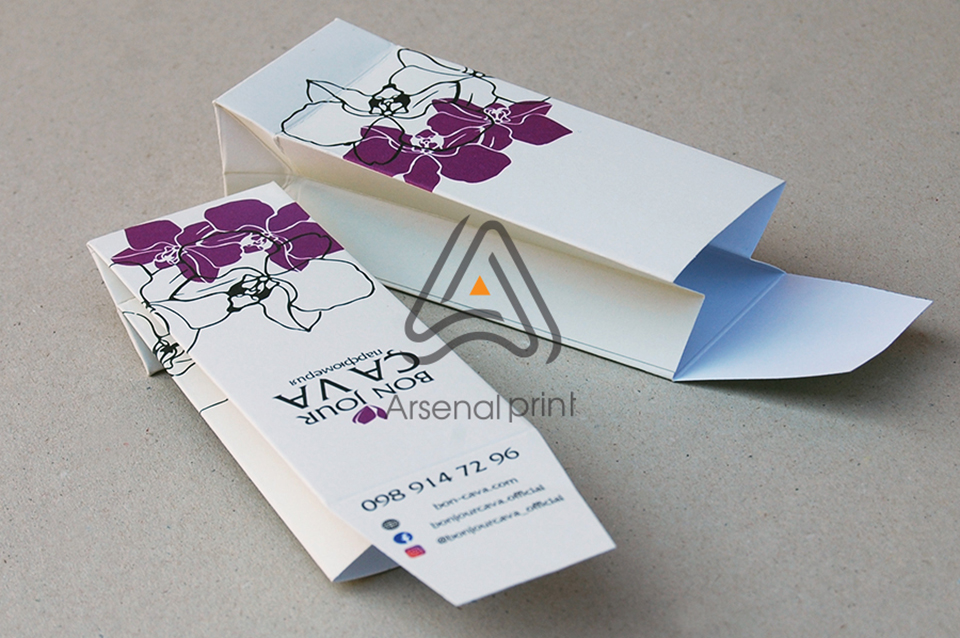 Паперовий пакет в вигляді конверта