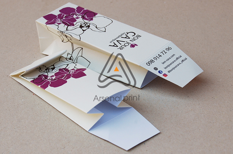 Паперовий конверт в формі конверта