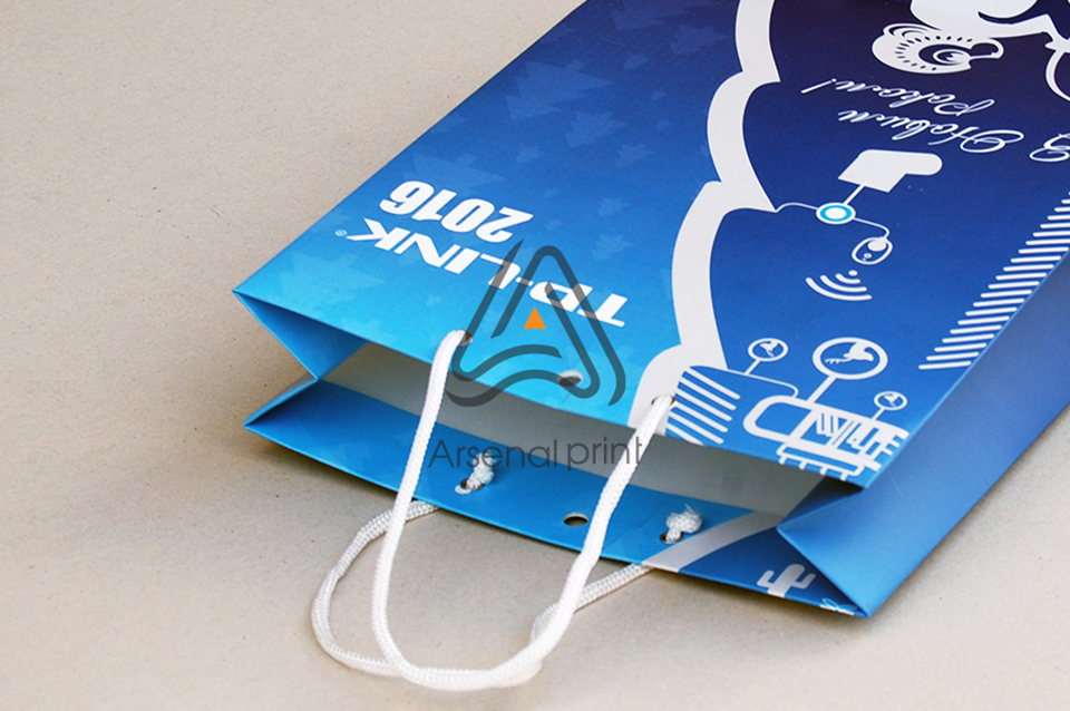 Пакет картонний під атласну стрічку-бант