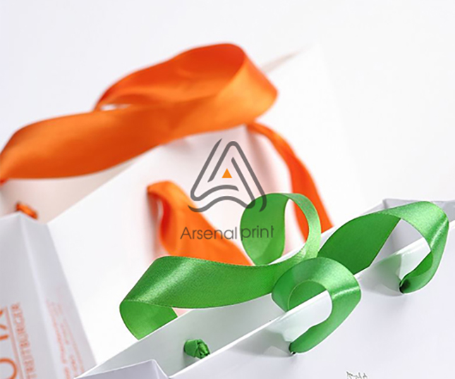 Пакети з Атласними ручками