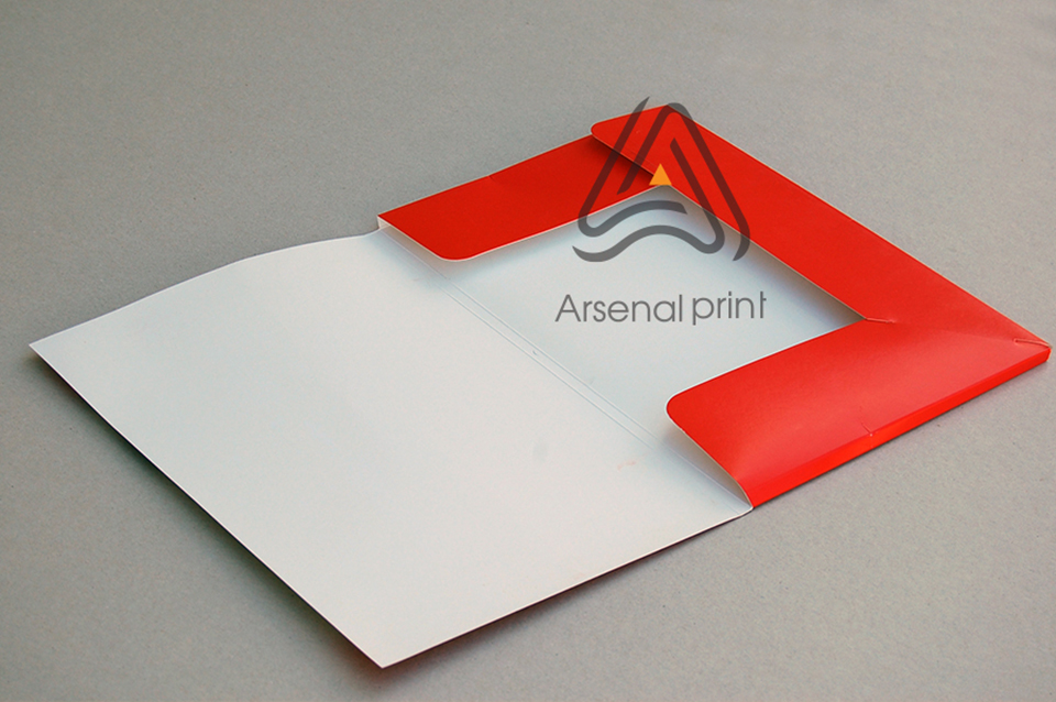 Папка з вирубкою карманів