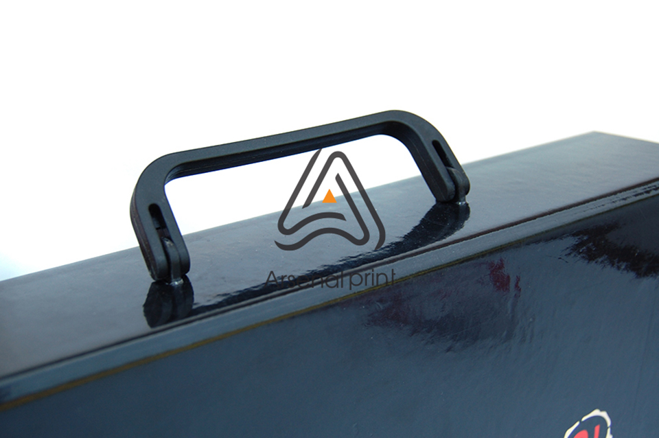 Папка картонна з пластиковою ручкою