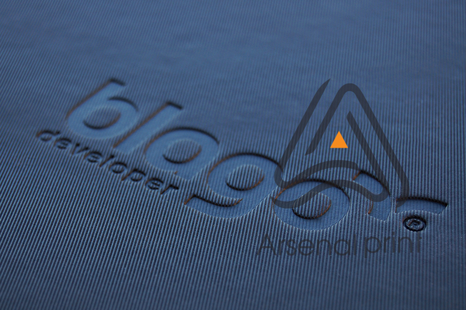 Тиснення фольгою на палітурному матеріалі