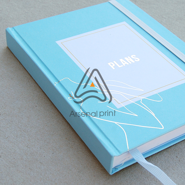 Блокнот з тисненням на обкладинці