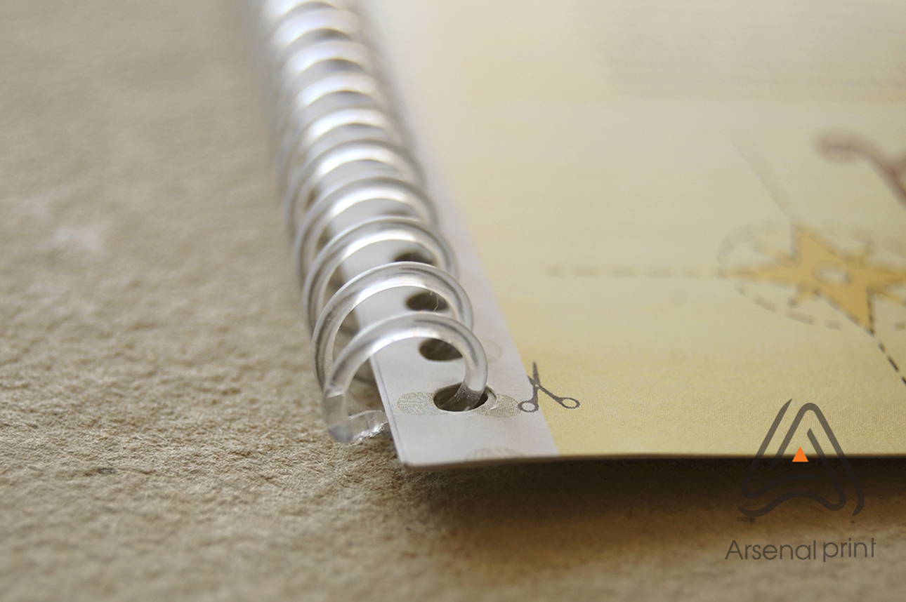 Прозора пружина пластик скіплення