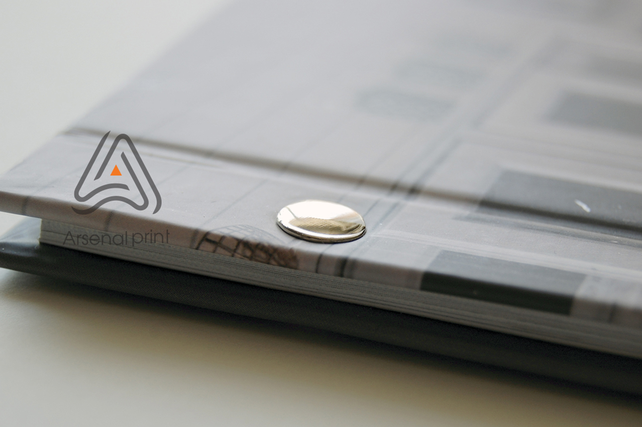 Друк каталогу із скріпленням на хольнітени