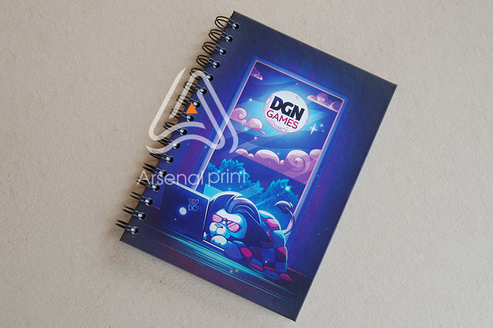 Блокнот з твердою обкладинкою на пружині