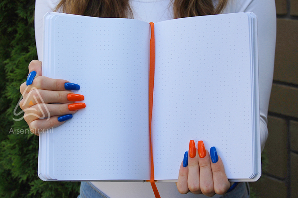 Виготовлення і Друк блокнотів - Тверда обкладинка з резинкою- блок крапка
