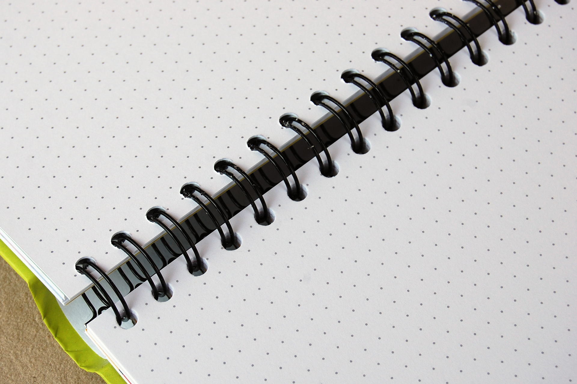 блокнот в крапку