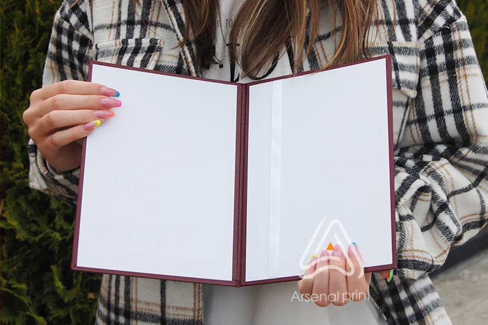 Купити червону обкладинку на вручення - Герб