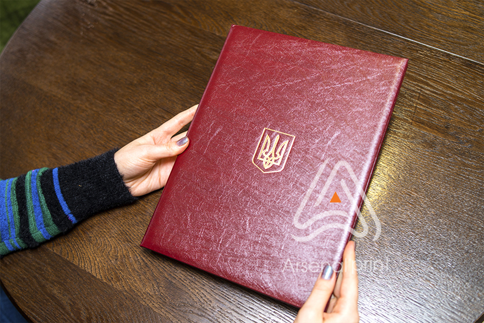 Папка-Обложка червона із гербом (А4 формат)