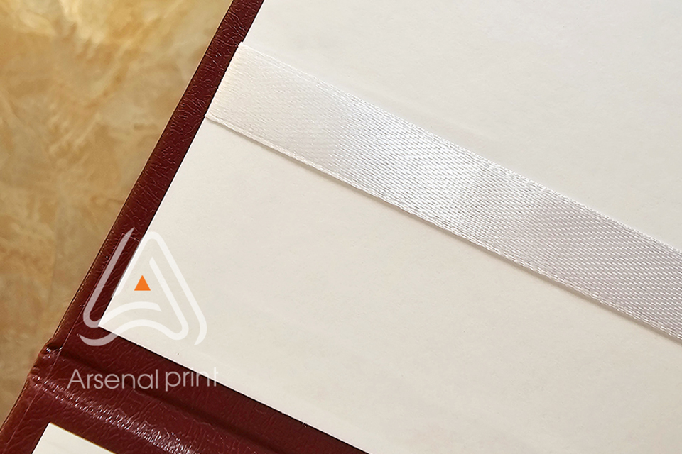 Обкладинка для вручення Диплома із стрічкою