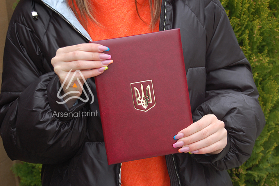 Червона Обкладинка А5 для вручення, з тризубом