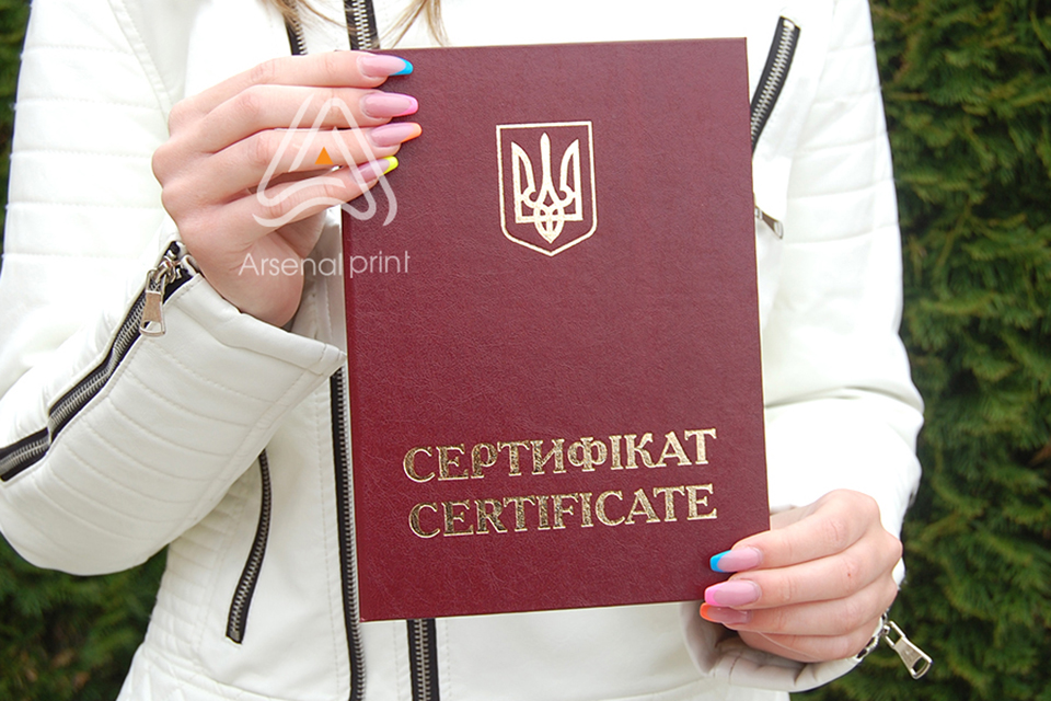 Замовити обкладинку на сертифікат (червону)