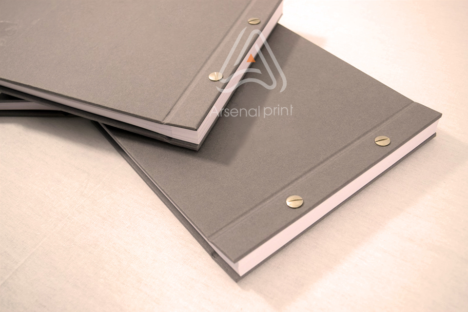 Збірка поліграфії на болти