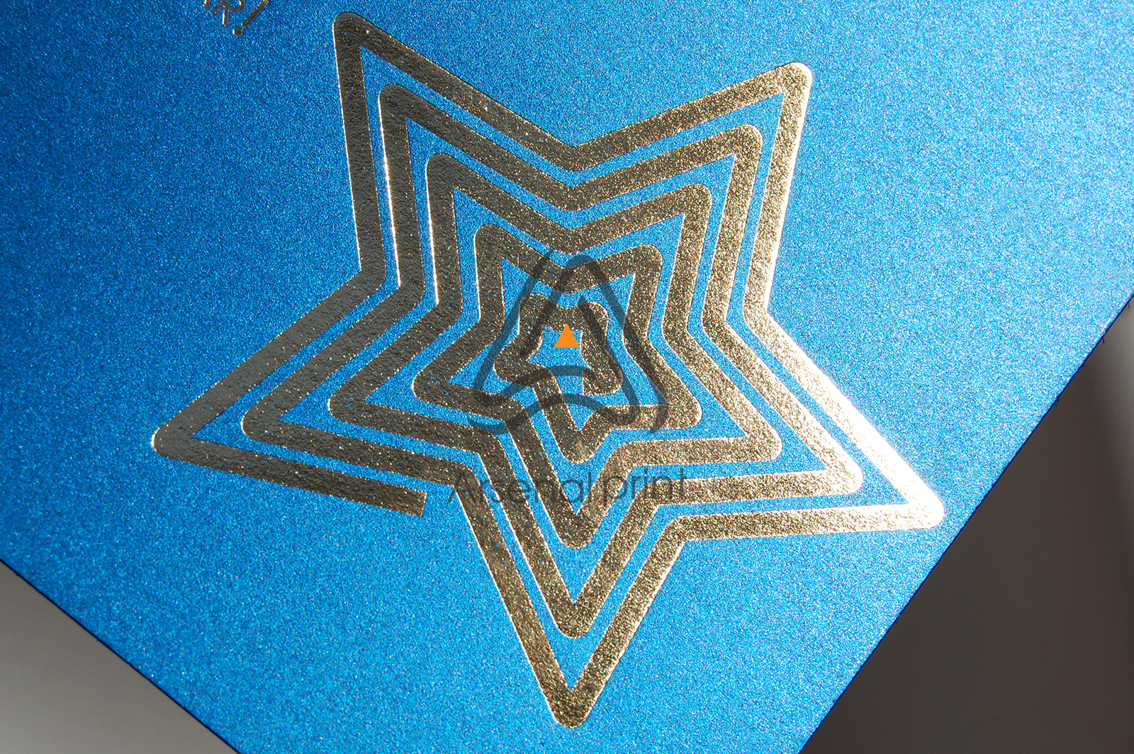 disaynerskaya bumaga tisneniye